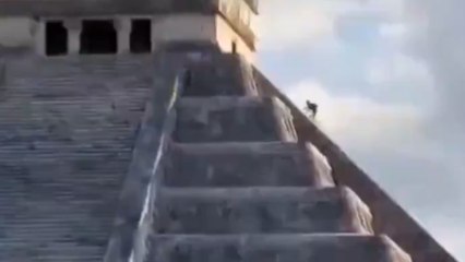 Un touriste allemand insulté pour avoir escaladé une pyramide au Mexique