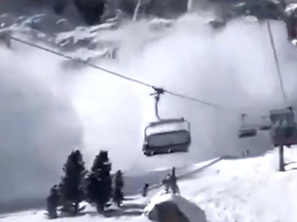 Riesenlawine rast auf Skilift zu - Passagier filmt mit