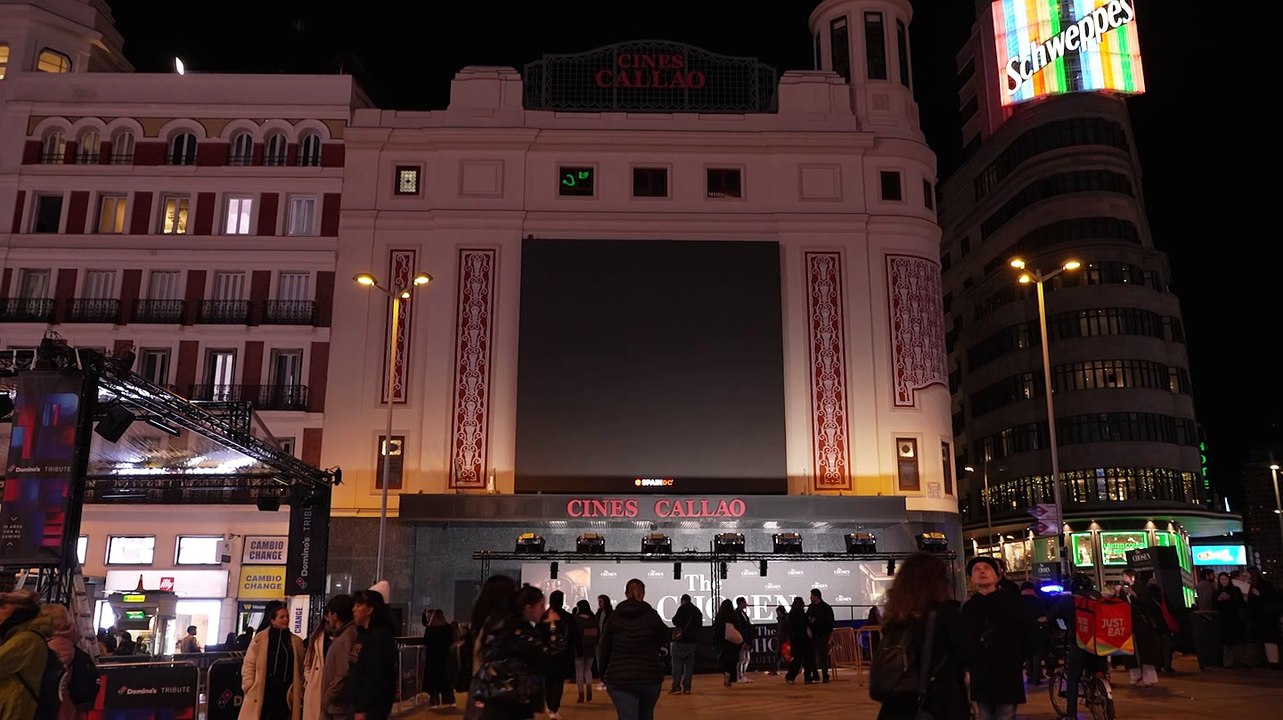 Las pantallas de Callao se apagan para concienciar sobre la importancia de los centros de datos