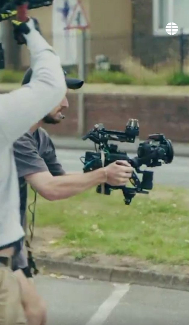 Mucho se est� hablando de la serie del momento, no solo por la tem�tica sino por su aspecto t�cnico. Cada cap�tulo de la serie est� grabado en plano secuencia y este en concreto se grab� adem�s con un dron.