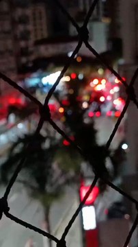 Prédio em construção pega fogo e mobiliza Corpo de Bombeiros em Santos; VÍDEO