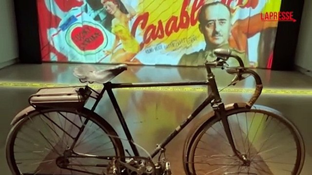 Bologna, la figlia di Ernesto 'Che' Guevara intona 'Bella Ciao' alla mostra dedicata al padre