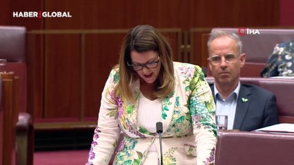 Avustralya parlamentosunda "somonlu" protesto