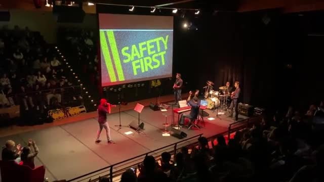 Sicurezza stradale, la testimonianza dell'ex parà agli studenti: «Incidente mi cambiò la vita»