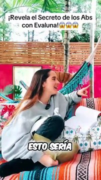 Evaluna dio su inesperada rutina de abdominales y Camilo la deliró en vivo generando repudio en los seguidores. Miralos. 
