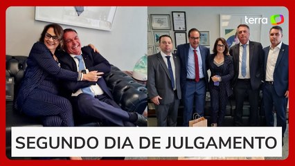 Cercado por aliados, Bolsonaro faz oração durante segundo dia de julgamento