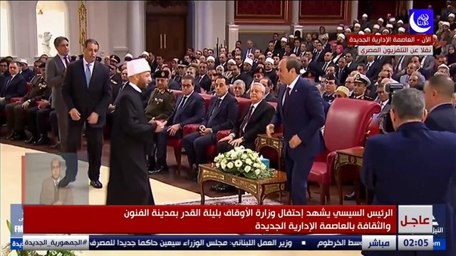 وزير الاوقاف يقدم هدية تذكارية للرئيس السيسي كتاب الحق المبين في الرد على من تلاعب بالدين
