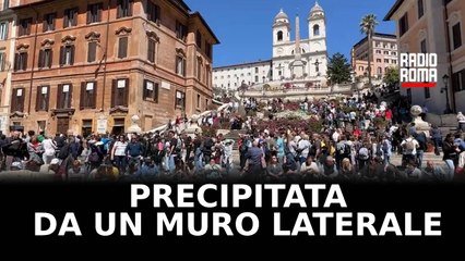 Tragedia a Trinità dei Monti, turista precipita e muore