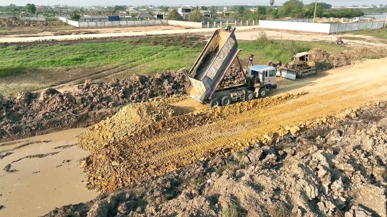 Amazing project KOMATSU D53P pushes the rock away in the road foundation with a 25.5 heavy truck