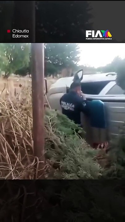VIDEO: ¡Indignante! Una patrulla de la policía volcó la manejaban policías ‘ebrios’