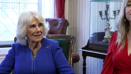 Queen walks in footsteps of Dickens on visit to museum