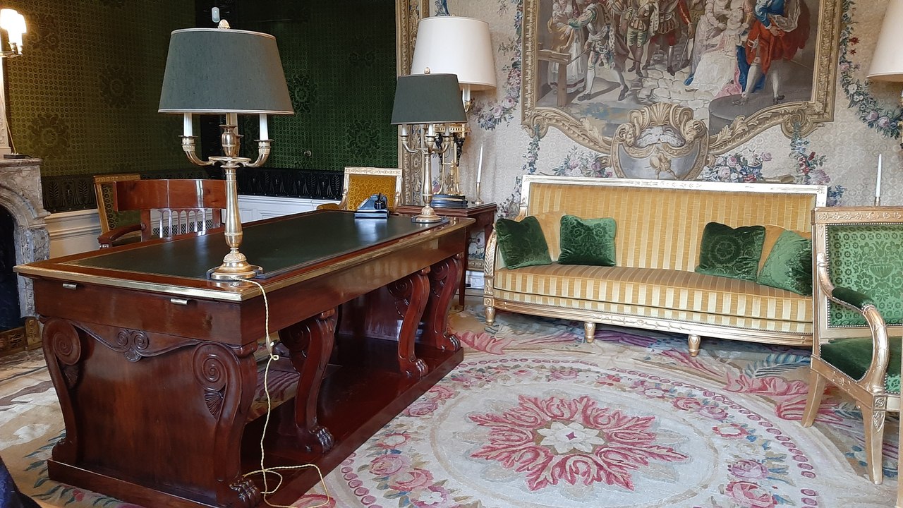 les-appartements-de-de-gaulle-a-trianon-sous-bois-dans-le-parc-du-chateau-de-versailles