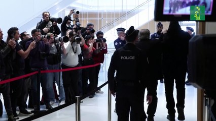 Gérard Depardieu niega las agresiones sexuales, pero hace cambios en su relato