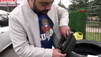 Yol kenarında bulduğu kayıp serveti sahibine teslim etti