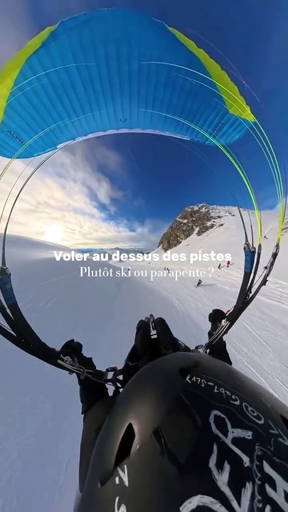 Voler au-dessus d’un paysage enneigé… une expérience hors du temps ! ❄️✨