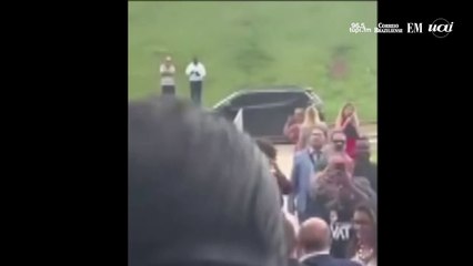 Bolsonaro é hostilizado durante entrevista coletiva