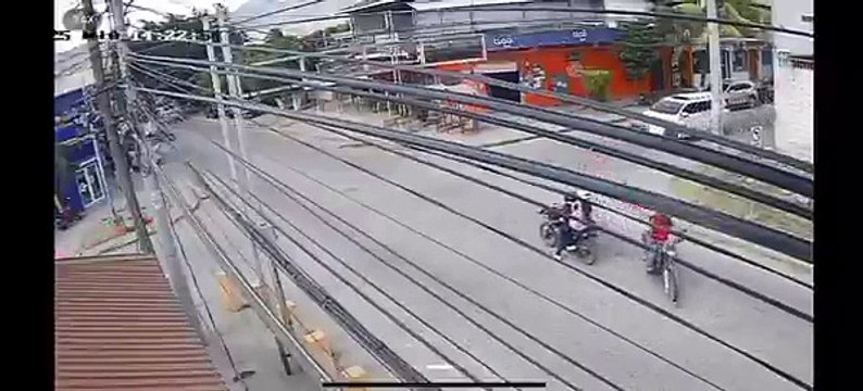 Cámara capta momento cuando vehículo embiste a motociclista en Danlí