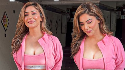 Kangana Sharma का शार्ट Pink Outfit में दिखा शानदार अंदाज़