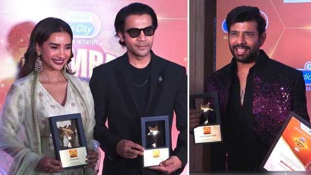 Rajkummar Rao, Patralekha और Vineet Kumar Singh, Radio City Mumbai Iconic Awards में नजर आए
