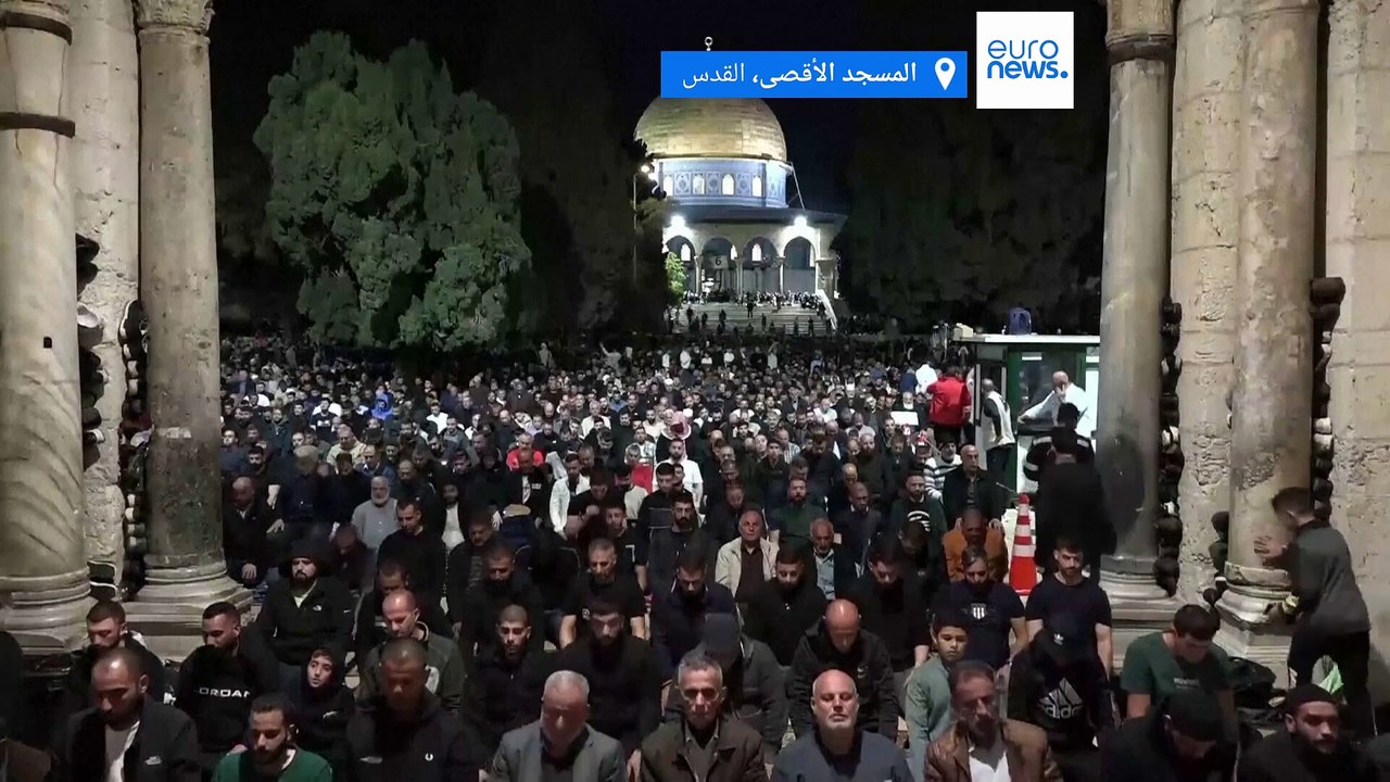 شاهد: 180 ألف مصل يحيون ليلة القدر في المسجد الأقصى رغم القيود الإسرائيلية المشددة