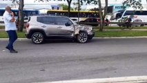Outro veículo é atingido em acidente com carro e ônibus