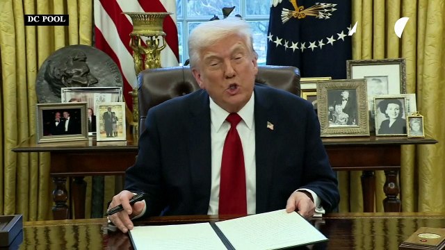 ترامب يفرض رسوما جمركية بنسبة 25 بالمئة على السيارات غير المصنّعة في الولايات المتحدة