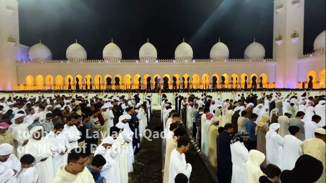 Muslim worshippers offer prayers in Abu Dhabi for 'Night of Destiny'