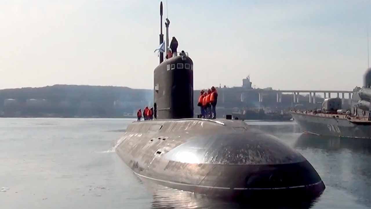 ロシアの潜水艦が日本海で軍事演習中に「カリブル」巡航ミサイルを発射