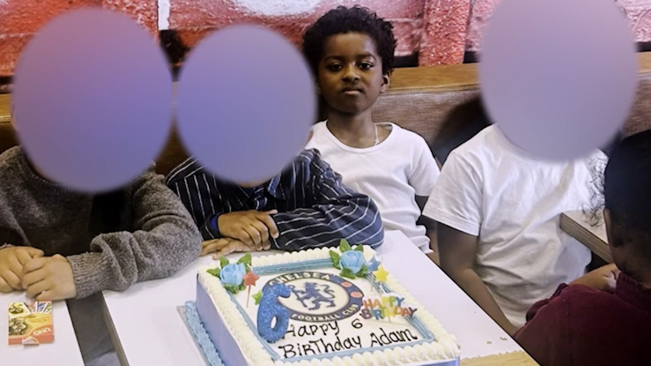 Junger Arsenal-Fan weigert sich Geburtstagskuchen mit Chelsea-Motiven zu essen