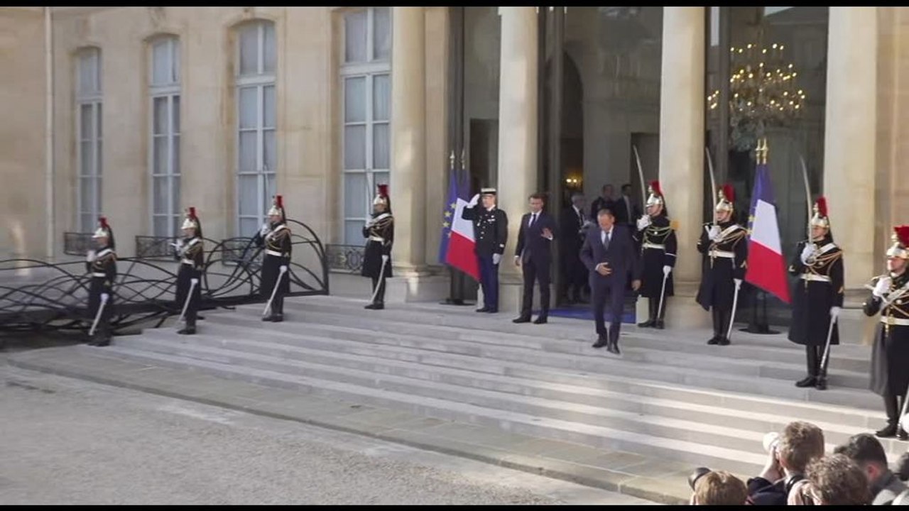 A Parigi è la giornata del vertice dei volenterosi con Zelensky