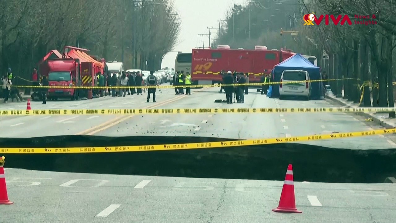 Lubang Misterius Raksasa Telan Pemotor di Korsel