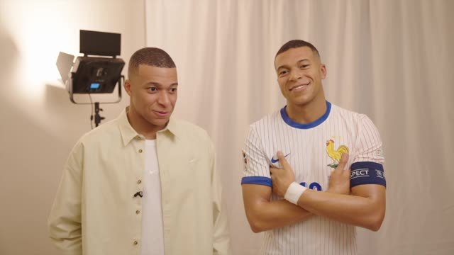 Mbappé rencontre sa statue de cire chez Madame Tussauds