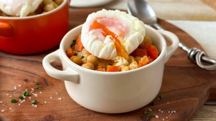 Garbanzos guisados con huevo poché