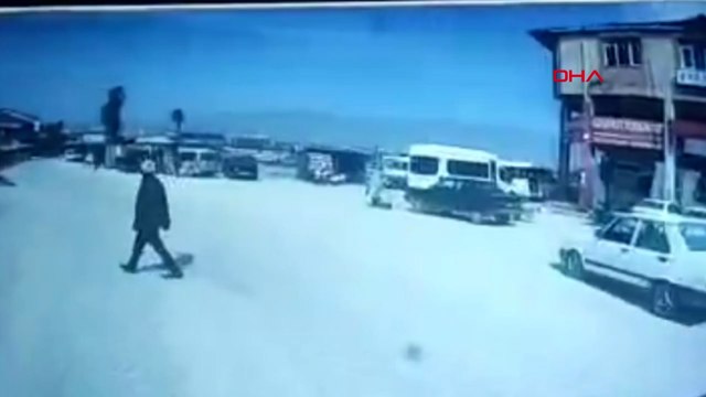 Özel halk otobüsünün çarptığı yaya öldü; kaza anı kamerada