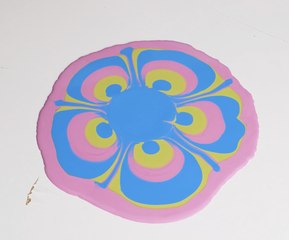 La peinture transforme les meubles usés en de superbes pièces