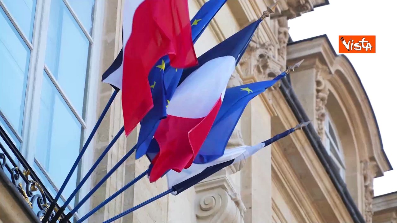 Zelensky a Parigi per riunione Paesi "Volenterosi", accolto da Macron all'Eliseo