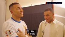Mbappé conoce su estatua de cera
