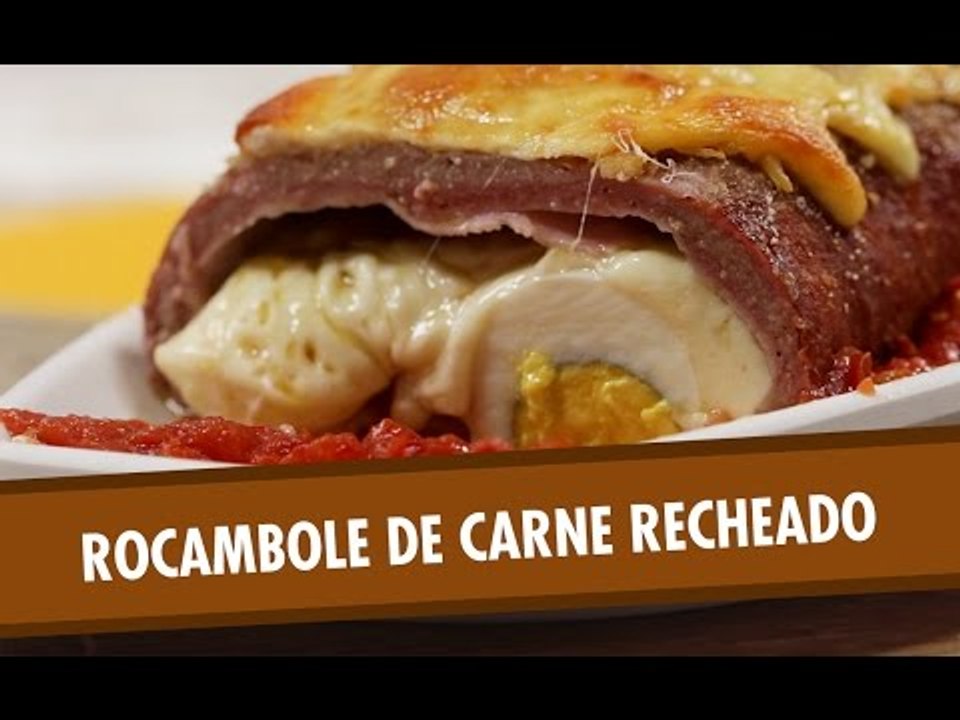 Rocambole de carne moída com queijo, presunto e ovo