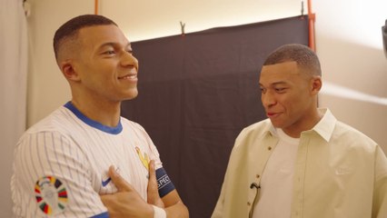 Kylian Mbappé stares down his wax twin at Madame Tussauds