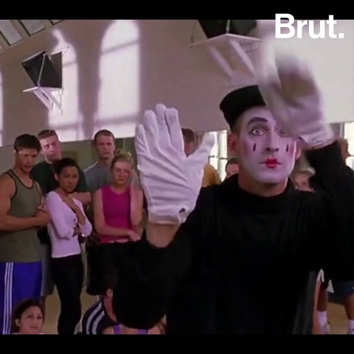 Mallika Sherawat In A Cage In Cannes