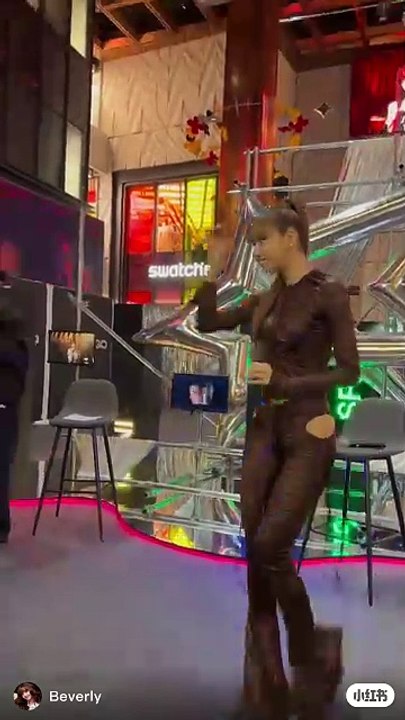 Lisa｜你们泰国粉丝太幸福了😭就这样坐身边合影了 Cr. Benz Jang #Lisa #lisa #薯队长 - 小红书