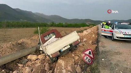 Kamyonet şarampole uçtu: 1 yaralı