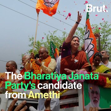 Smriti Irani helps villagers put out fire in Amethi