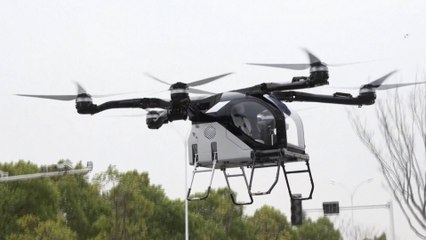 El primer coche volador dividido del mundo realiza un vuelo de demostración en China