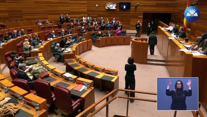 Mañueco remata su faena en el debate del estado de la Comunidad con un saludo torero