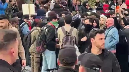 İstanbul'da yürüyüş yapan üniversitelilere ''yüzünüzü açın'' anonsları