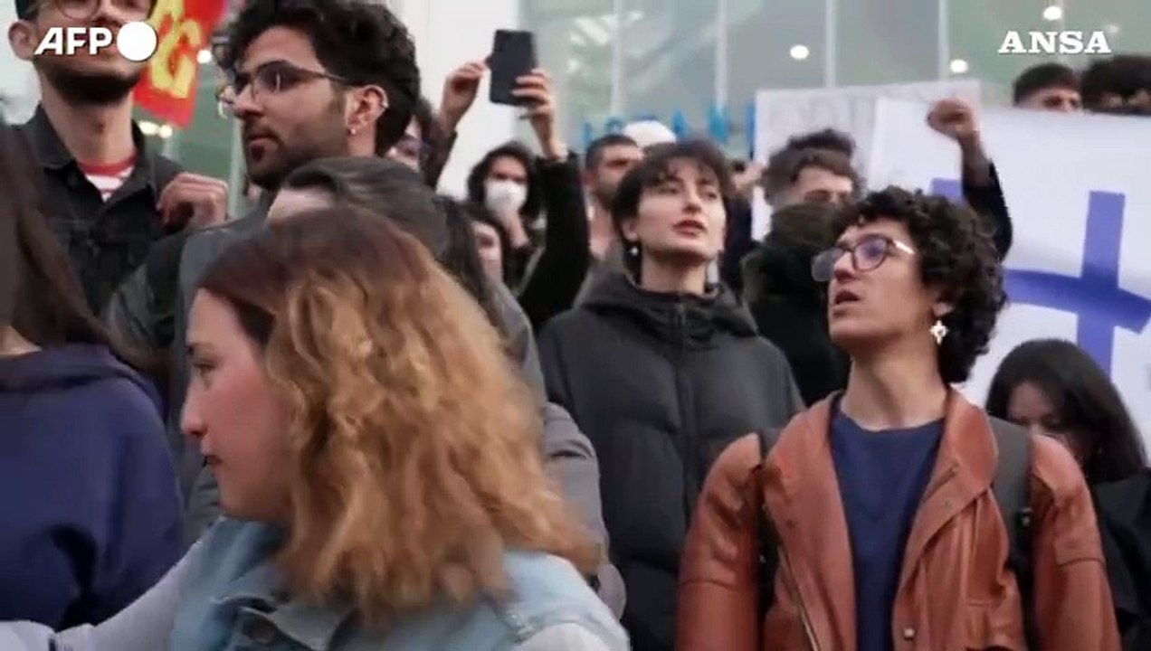 Turchia, non si placano le proteste: studenti in piazza a Istanbul