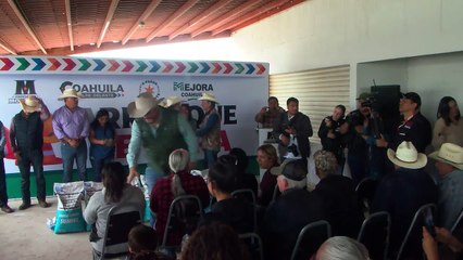 Arranca Carlos Villarreal obra y entrega de programas sociales en el Ejido el Oro