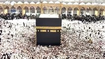 La Mecca, ultima notte di Ramadan: i fedeli nella Grande Moschea