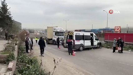 Tır ile çarpışan işçi servisinde 8 kişi yaralandı